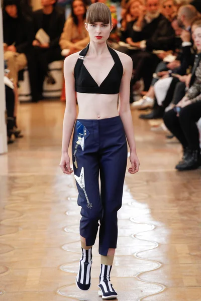 Look 32